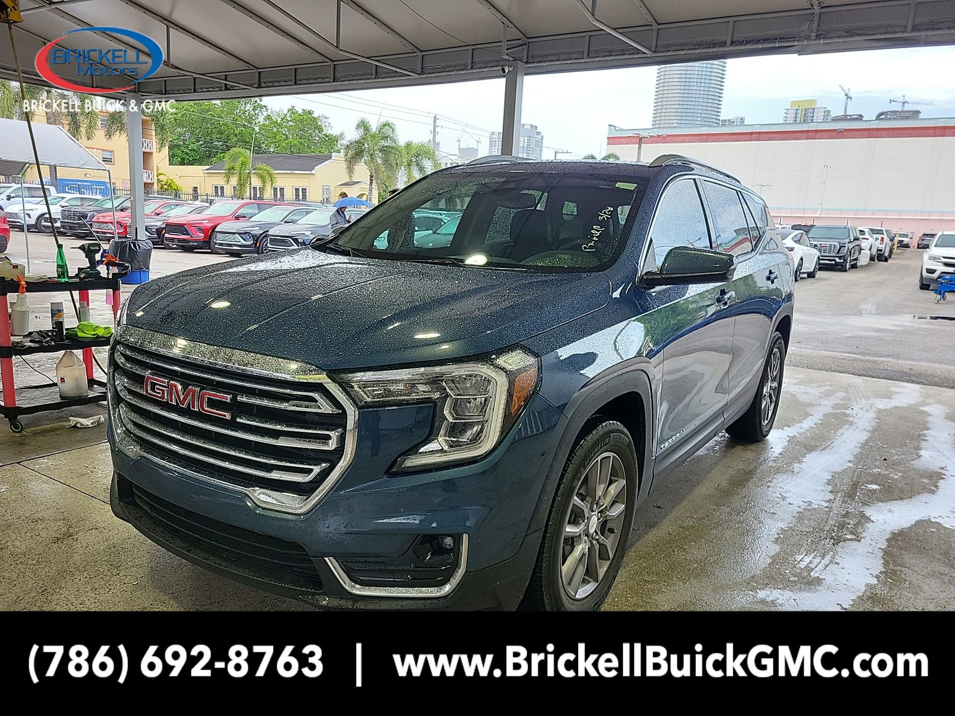 Used 2024 GMC Terrain SLT w/ LPO, Floor Liner Package image 1