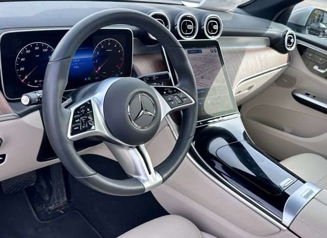 Used 2024 Mercedes-Benz GLC 300 4MATIC image 17