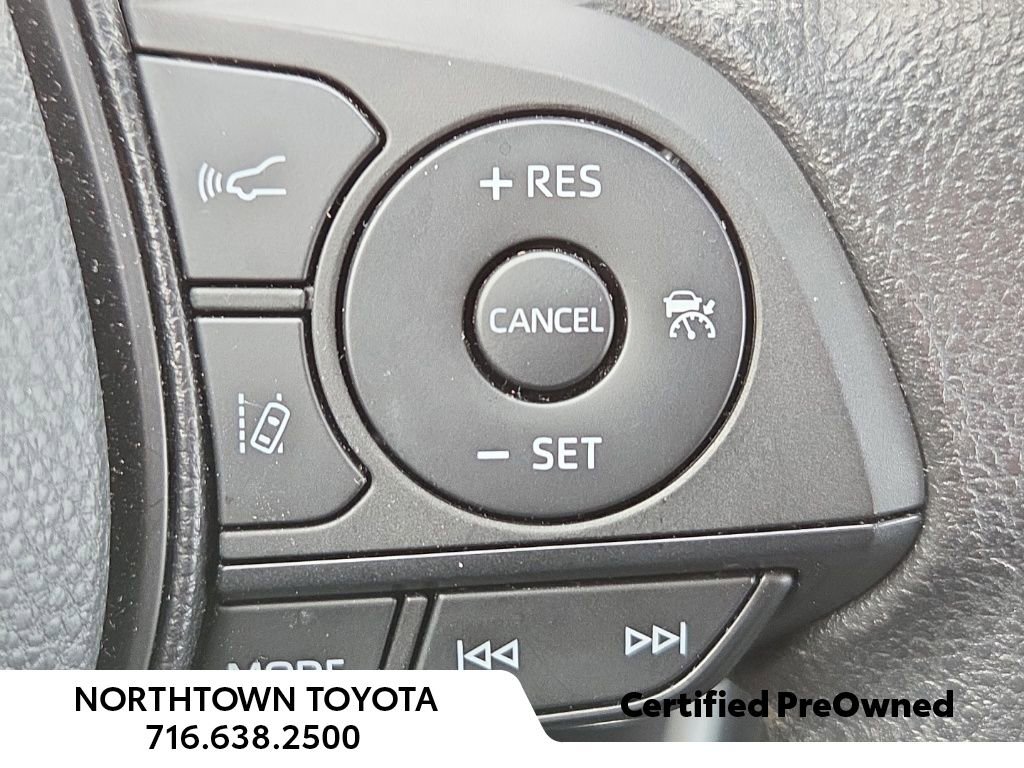 Used 2022 Toyota RAV4 LE image 18