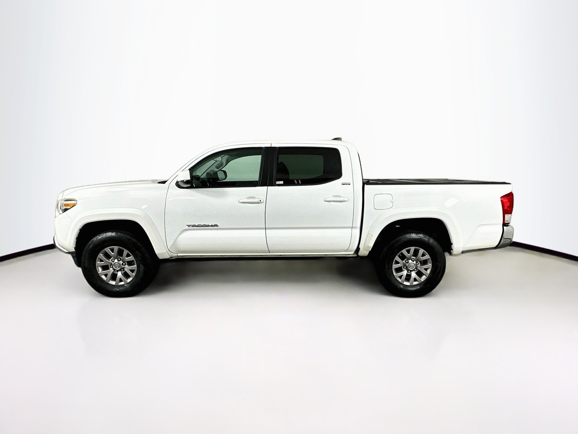 Used 2016 Toyota Tacoma SR5 RWD image 4