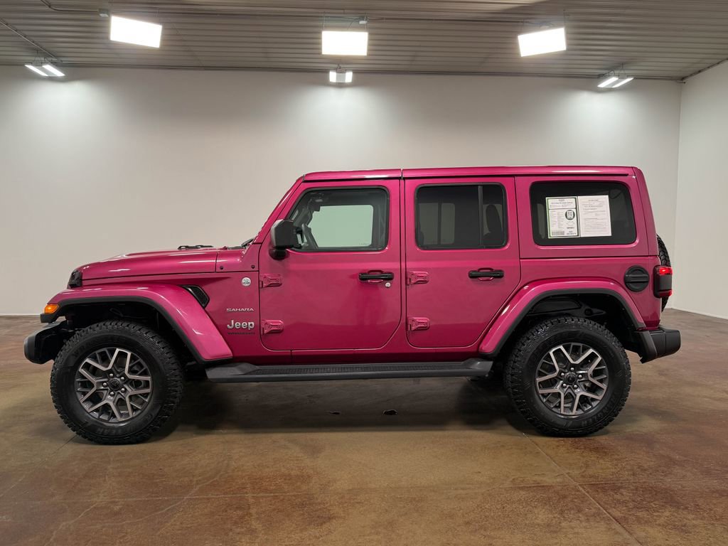 Used 2024 Jeep Wrangler Unlimited Sahara w/ Technology Group AWD/4WD image 6