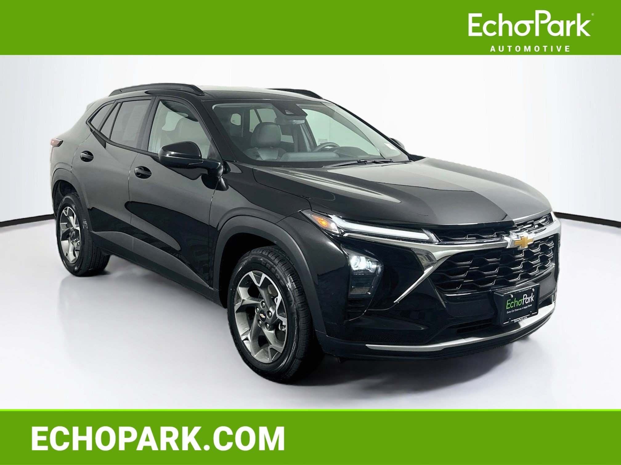 Used 2026 Chevrolet Trax LT FWD image 1