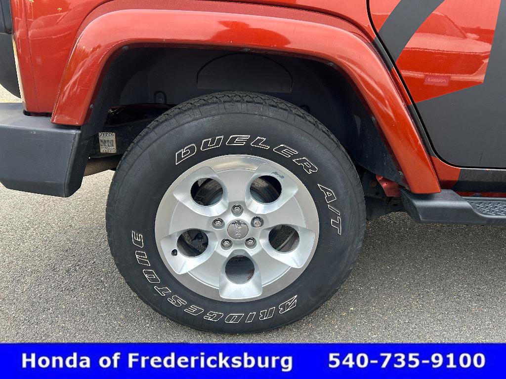 Used 2014 Jeep Wrangler Unlimited Sahara w/ Connectivity Group AWD/4WD image 28