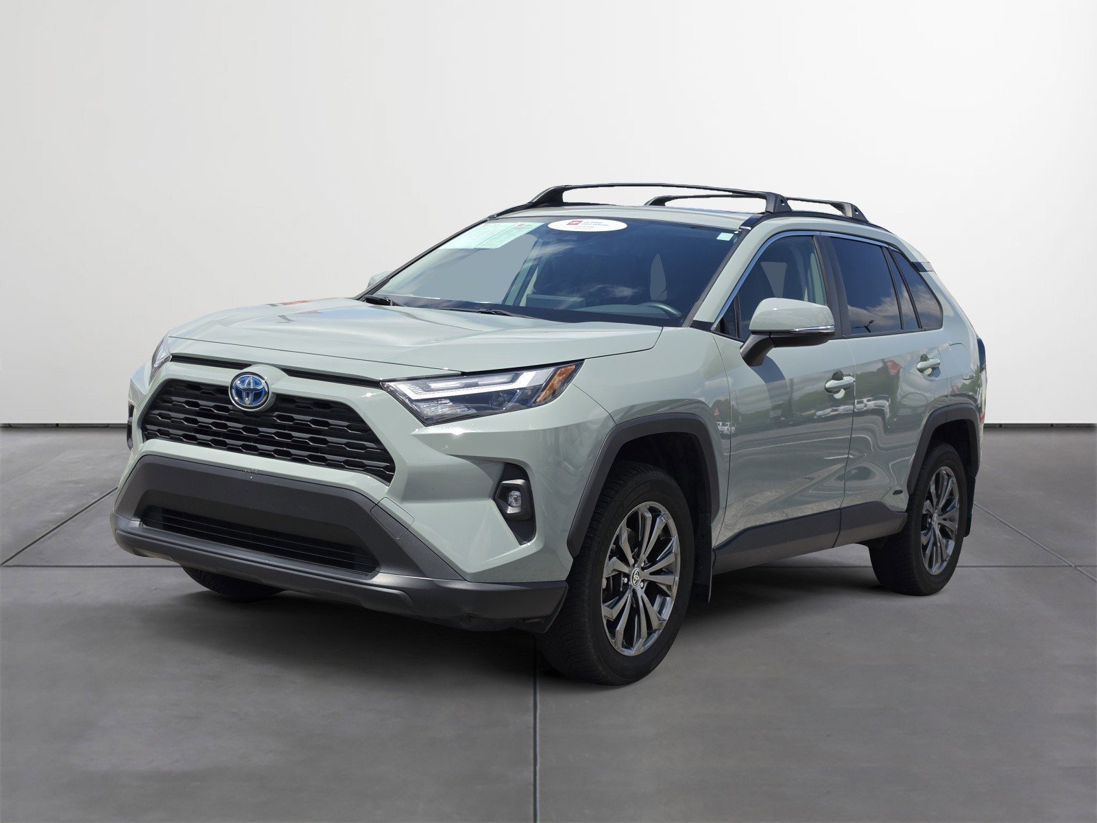 Used 2022 Toyota RAV4 XLE Premium AWD/4WD image 2