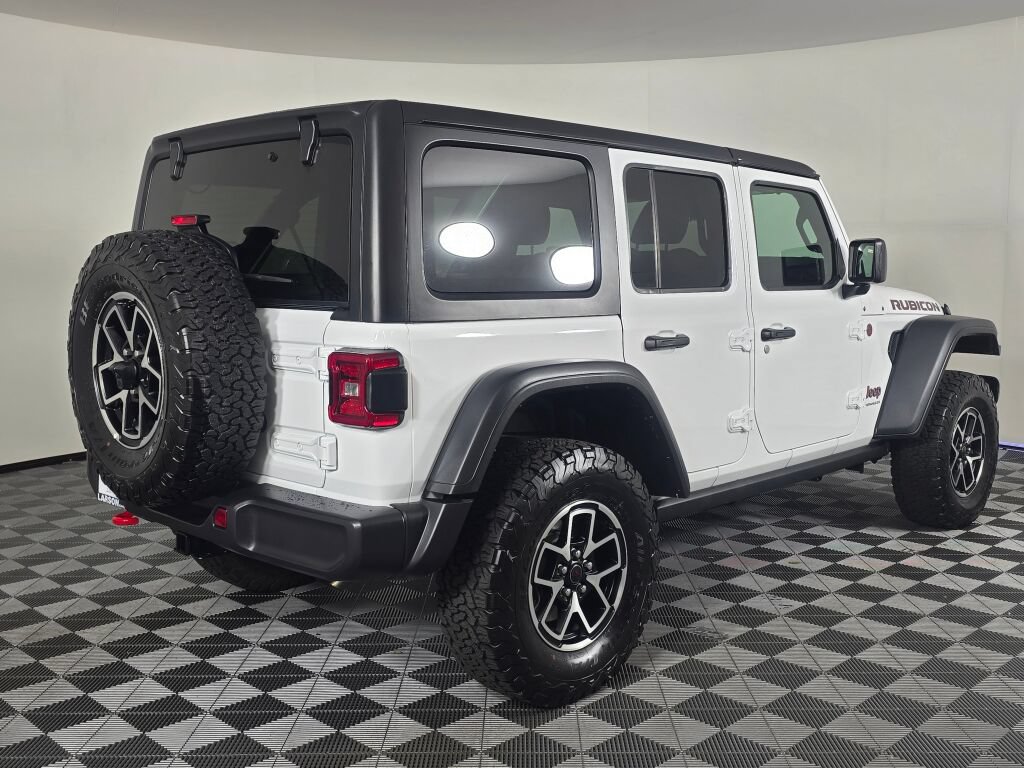 Used 2026 Jeep Wrangler Unlimited Rubicon AWD/4WD image 3