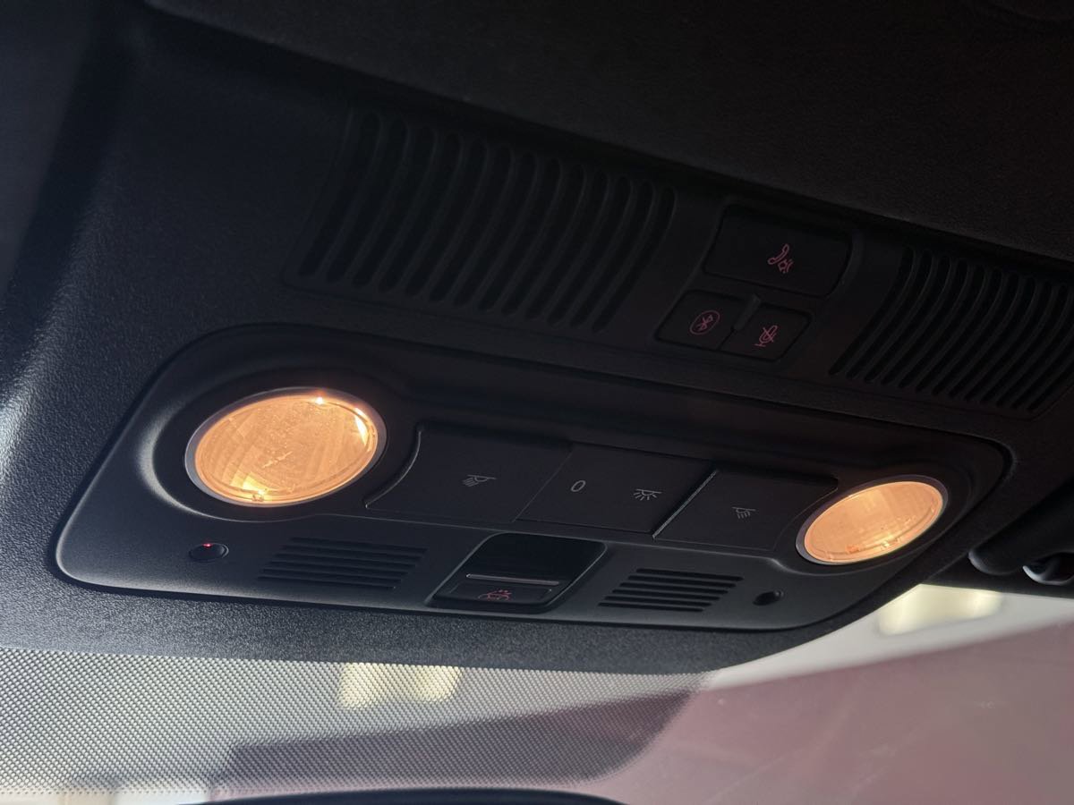 Used 2013 Volkswagen Beetle 2.5 image 47