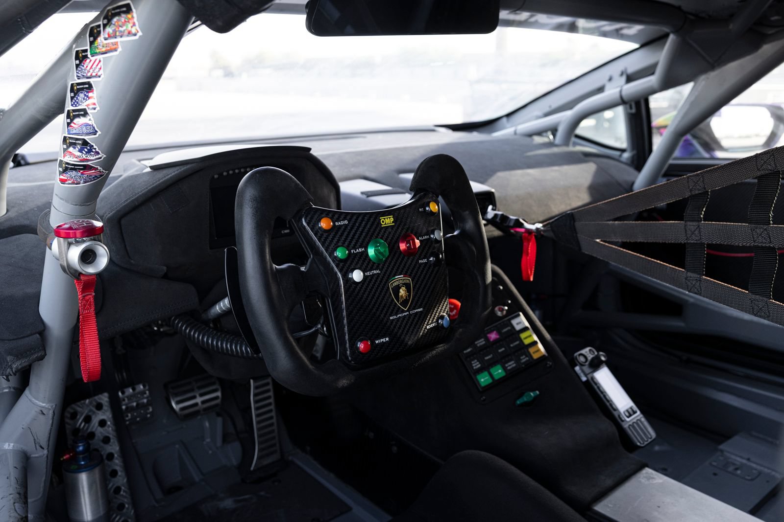 Used 2022 Lamborghini Huracan EVO RWD image 25