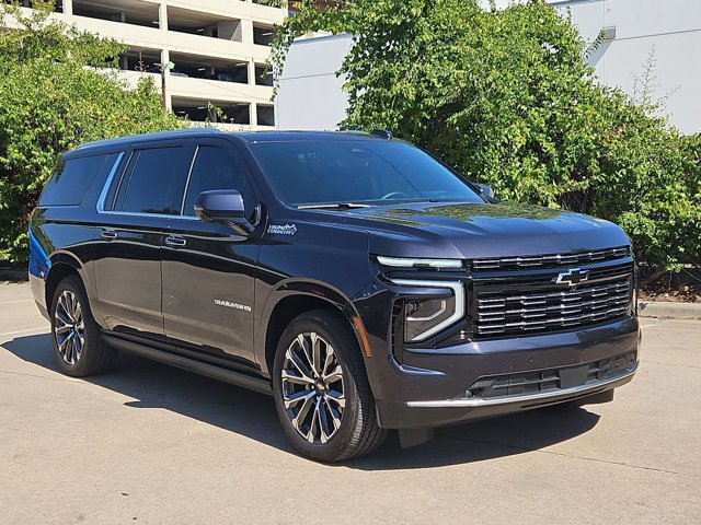 Used 2026 Chevrolet Suburban High Country AWD/4WD image 3