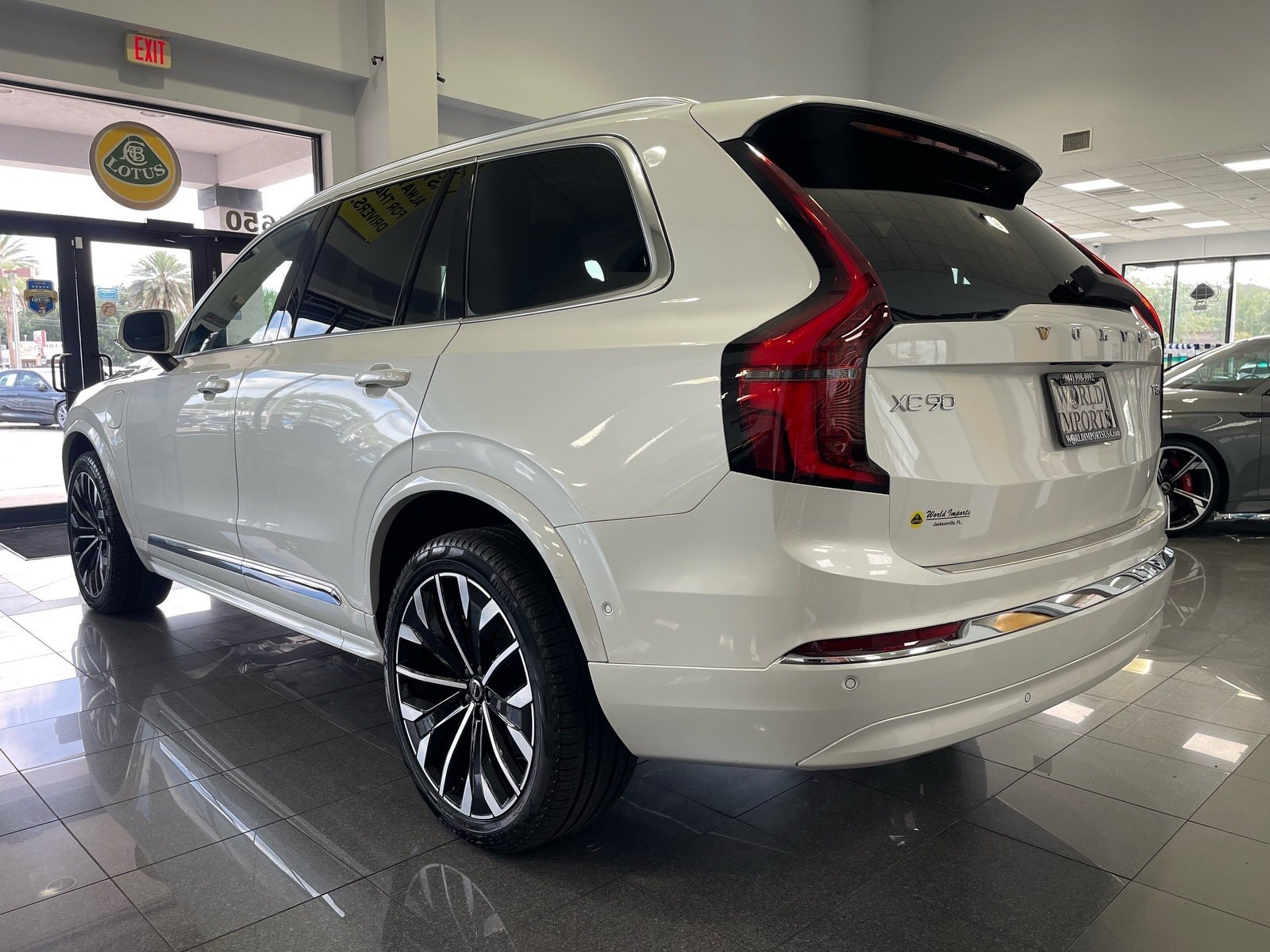 Used 2025 Volvo XC90 T8 Ultra w/ Protection Package Premier AWD/4WD image 3