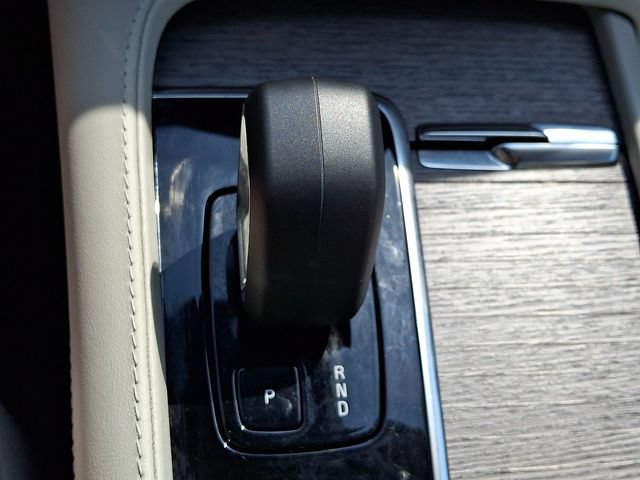 Certified 2024 Volvo XC90 B5 Plus w/ Protection Package Premier AWD/4WD image 16