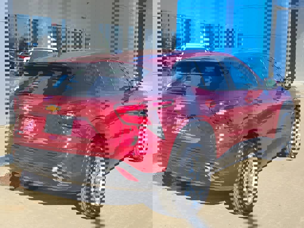 Used 2025 Chevrolet Trax LS w/ LS Convenience Package image 8