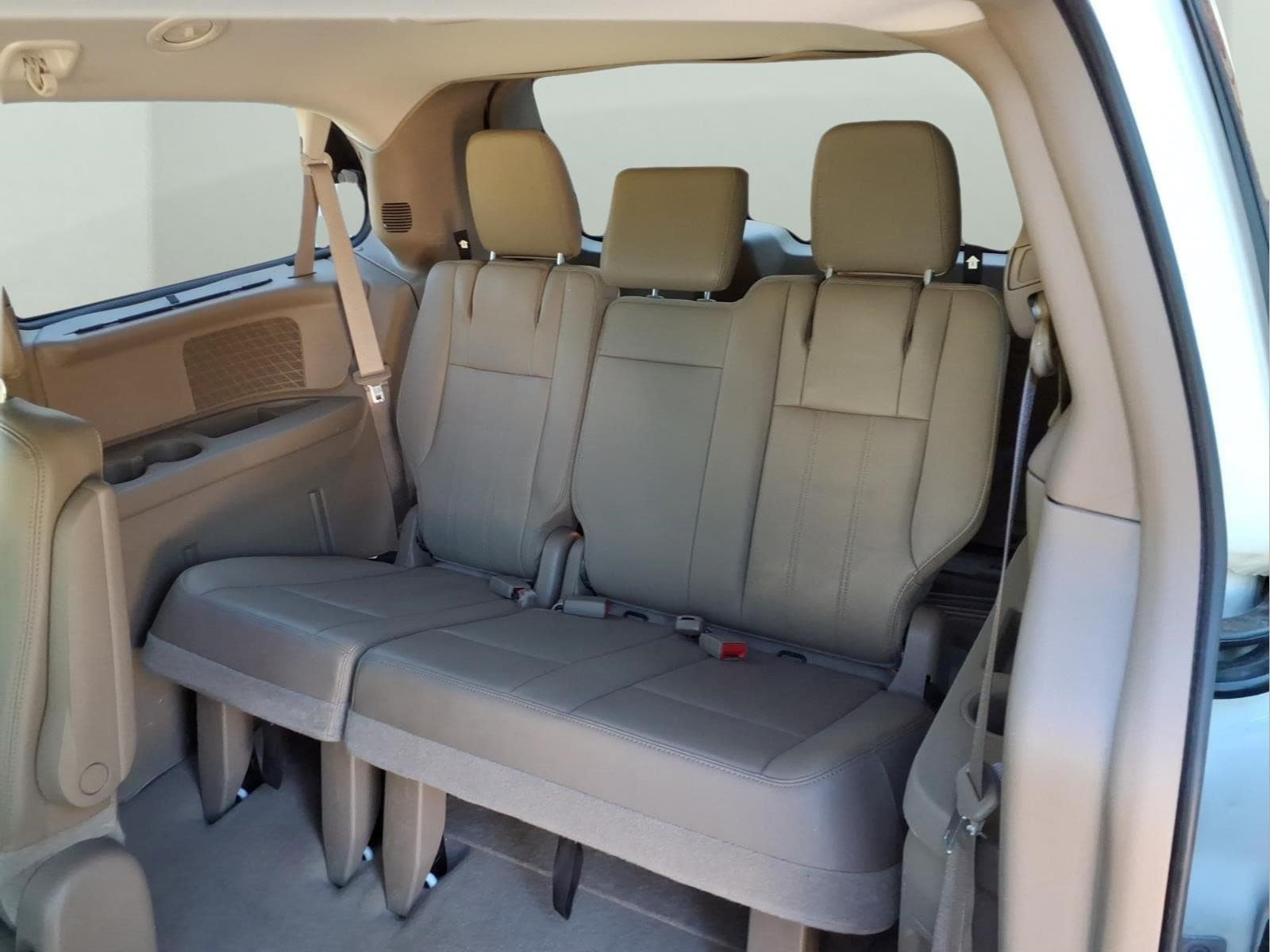 Used 2013 Chrysler Town & Country Touring-L w/ Driver Convenience Group FWD image 30