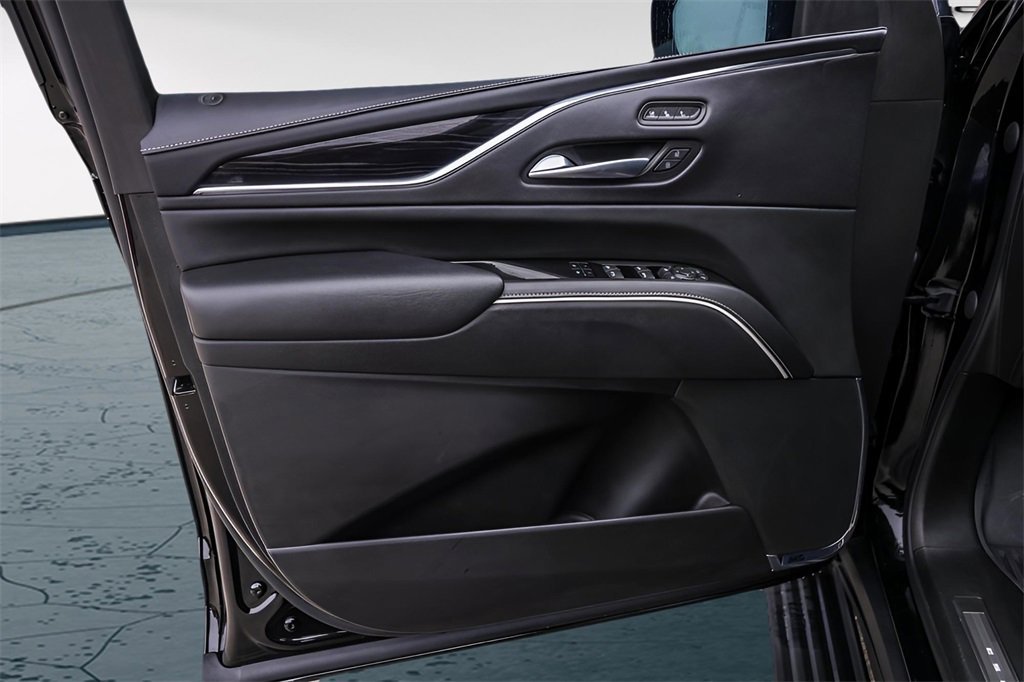 Used 2023 Cadillac Escalade V w/ LPO, ONYX Package image 27