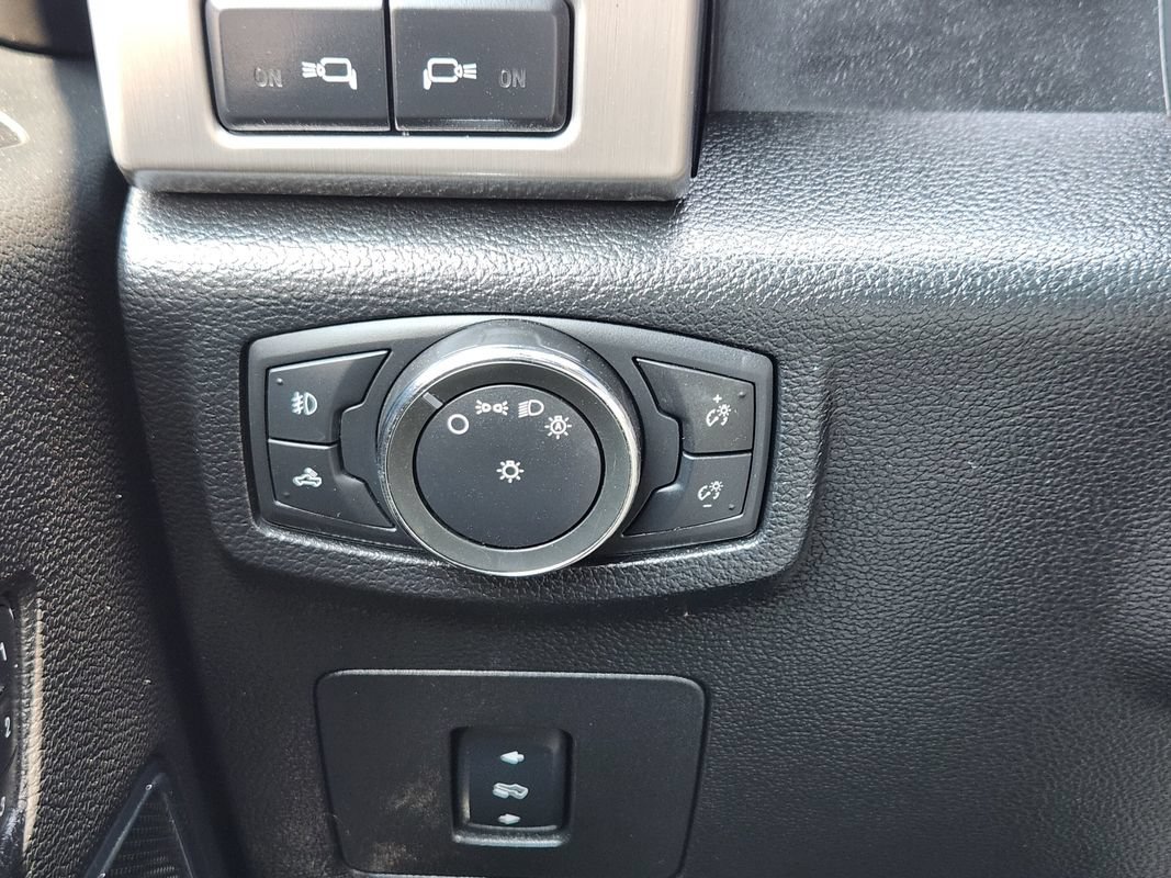 Used 2016 Ford F150 Platinum w/ Equipment Group 701A Luxury AWD/4WD image 25