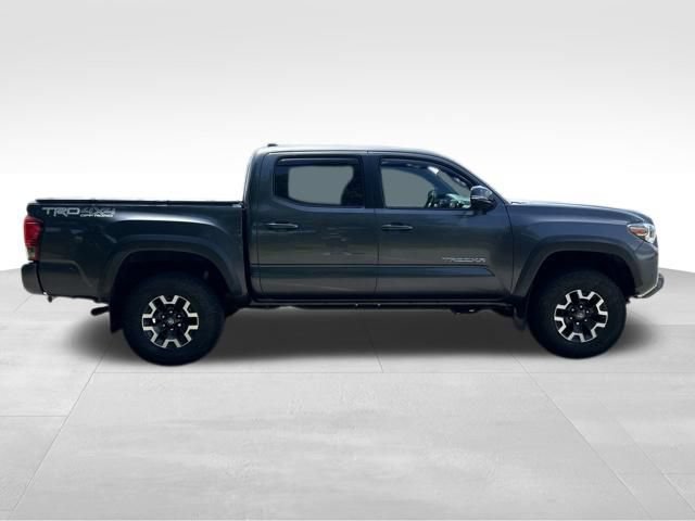 Used 2016 Toyota Tacoma TRD Off-Road w/ Premium & Technology Package AWD/4WD image 6