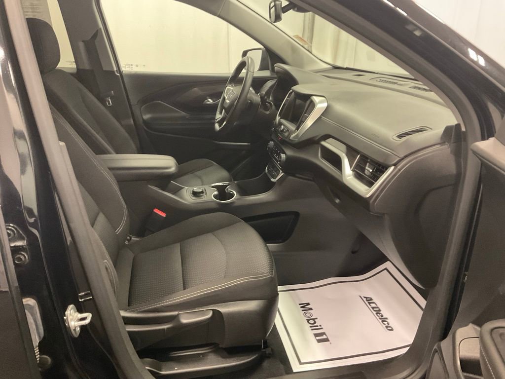 Used 2024 GMC Terrain SLE image 28