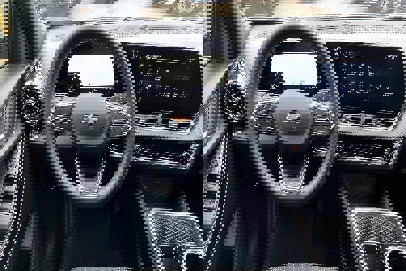 Used 2025 Chevrolet Equinox LT image 5