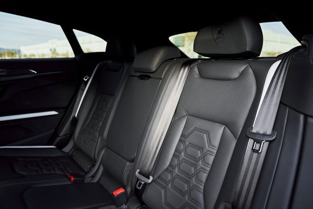 Used 2025 Lamborghini Urus SE image 45