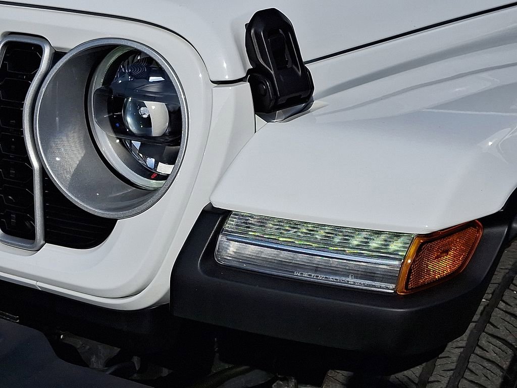 Used 2025 Jeep Wrangler Unlimited Sahara image 12