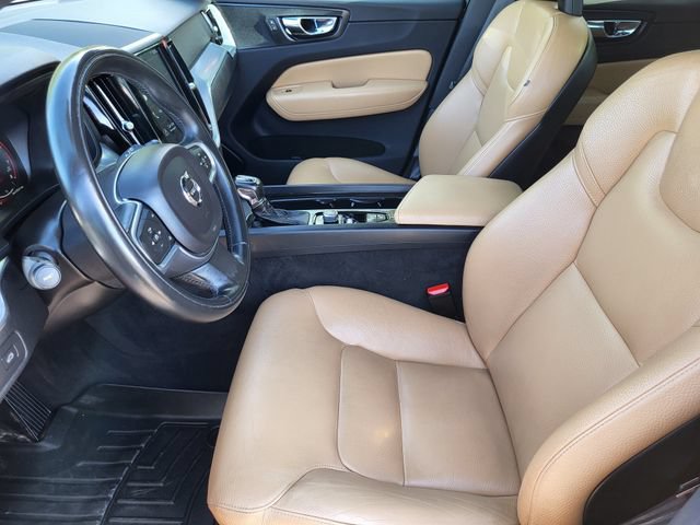 Used 2018 Volvo XC60 T5 Momentum w/ Convenience Package AWD/4WD image 12