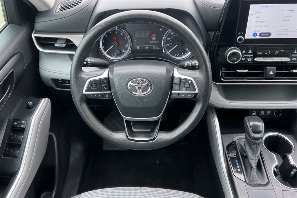 Certified 2023 Toyota Highlander L image 16