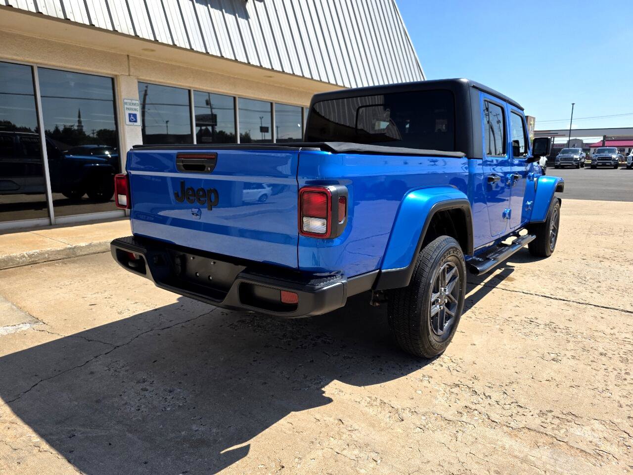 Used 2024 Jeep Gladiator Sport image 8