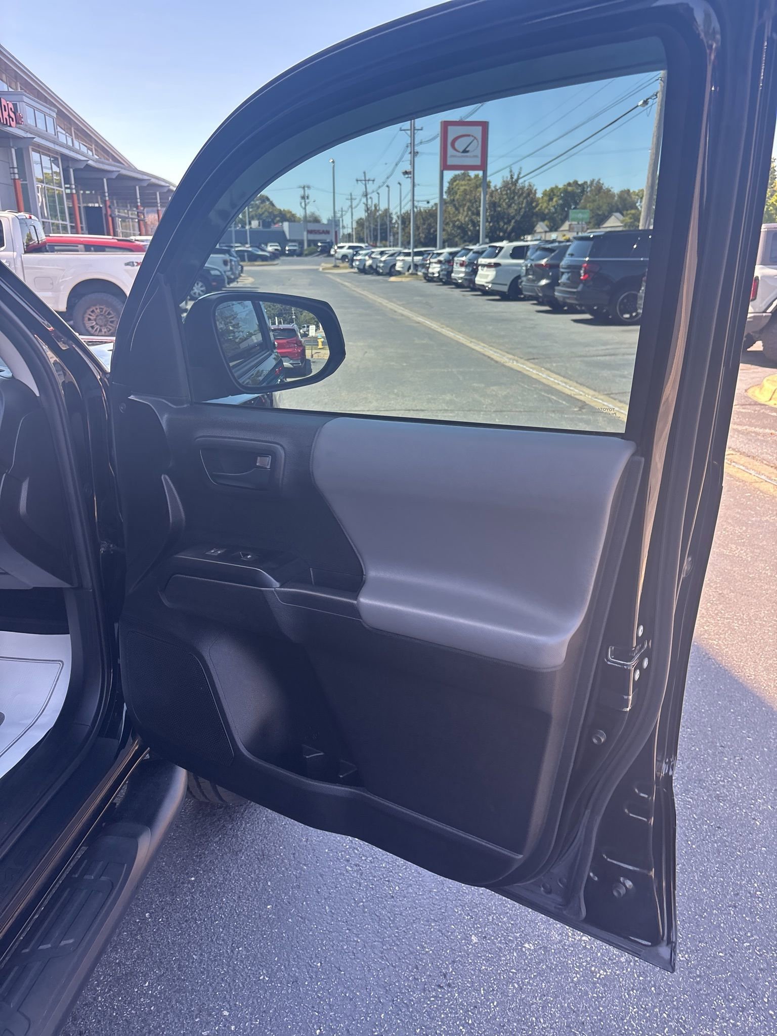 Used 2023 Toyota Tacoma SR image 18