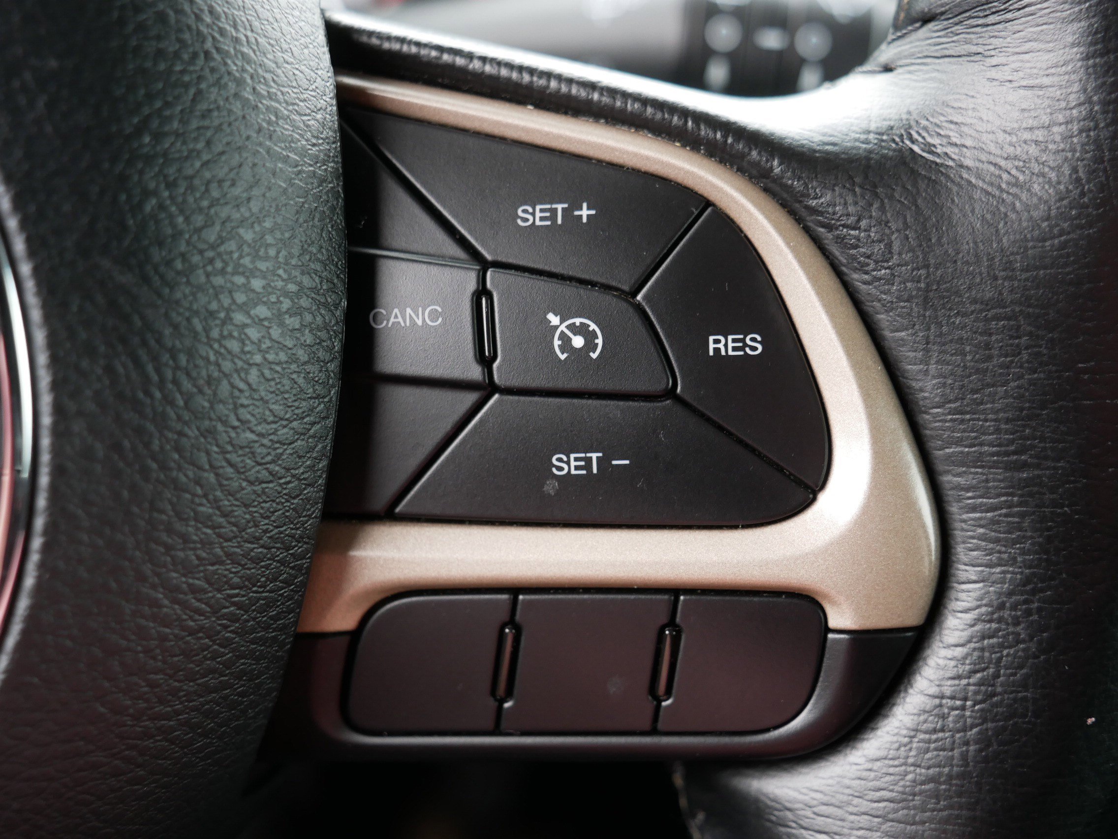 Used 2017 Jeep Renegade Latitude w/ Cold Weather Group image 29