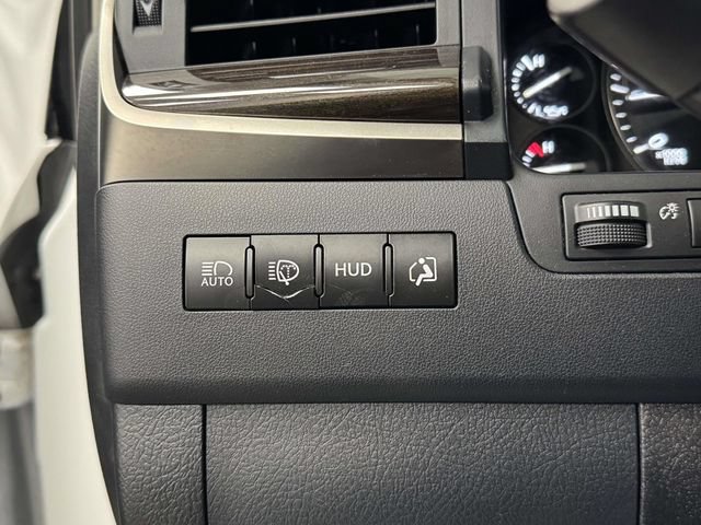 Used 2019 Lexus LX 570 4WD w/ Luxury Package image 38
