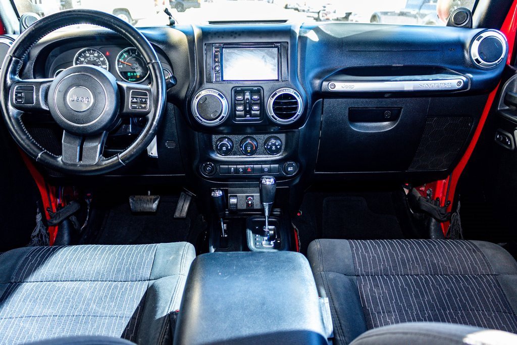 Used 2012 Jeep Wrangler Unlimited Sahara image 11