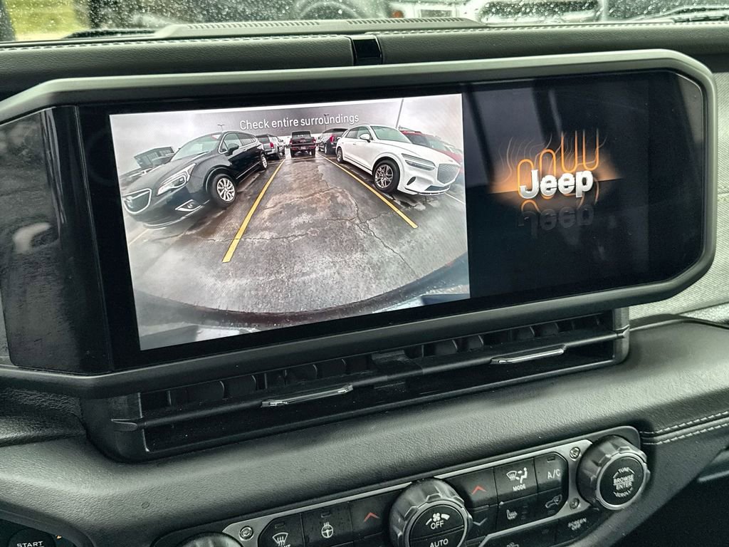 Used 2025 Jeep Wrangler Sahara image 20