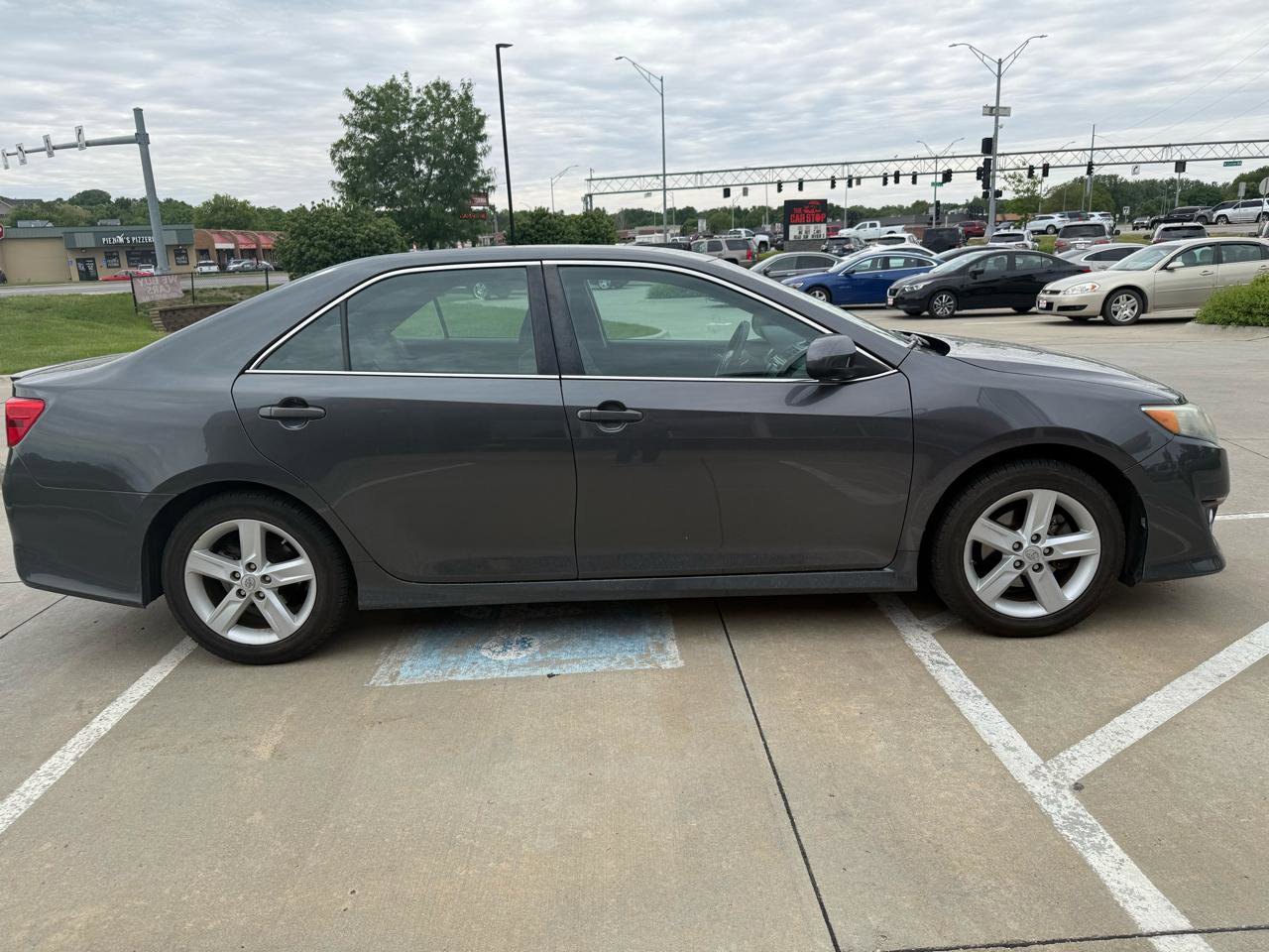Used 2013 Toyota Camry SE FWD image 5
