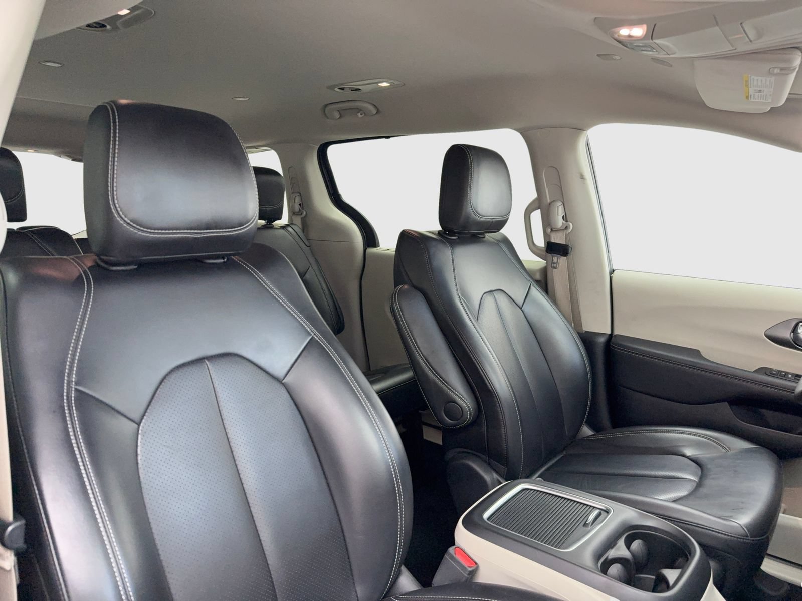 Used 2023 Chrysler Pacifica Touring-L FWD image 39