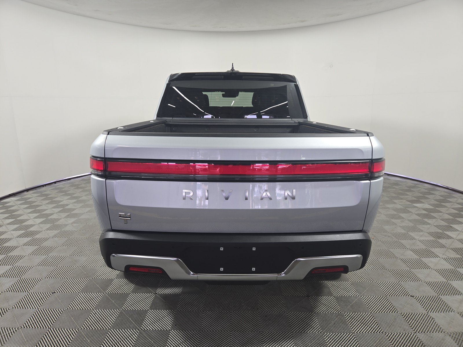 Used 2024 Rivian R1T Adventure AWD/4WD image 4