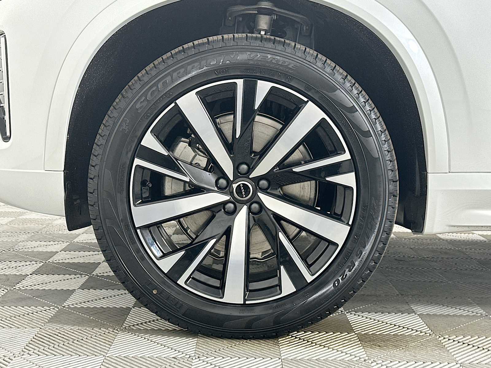 New 2026 Volvo XC90 B6 Core image 30