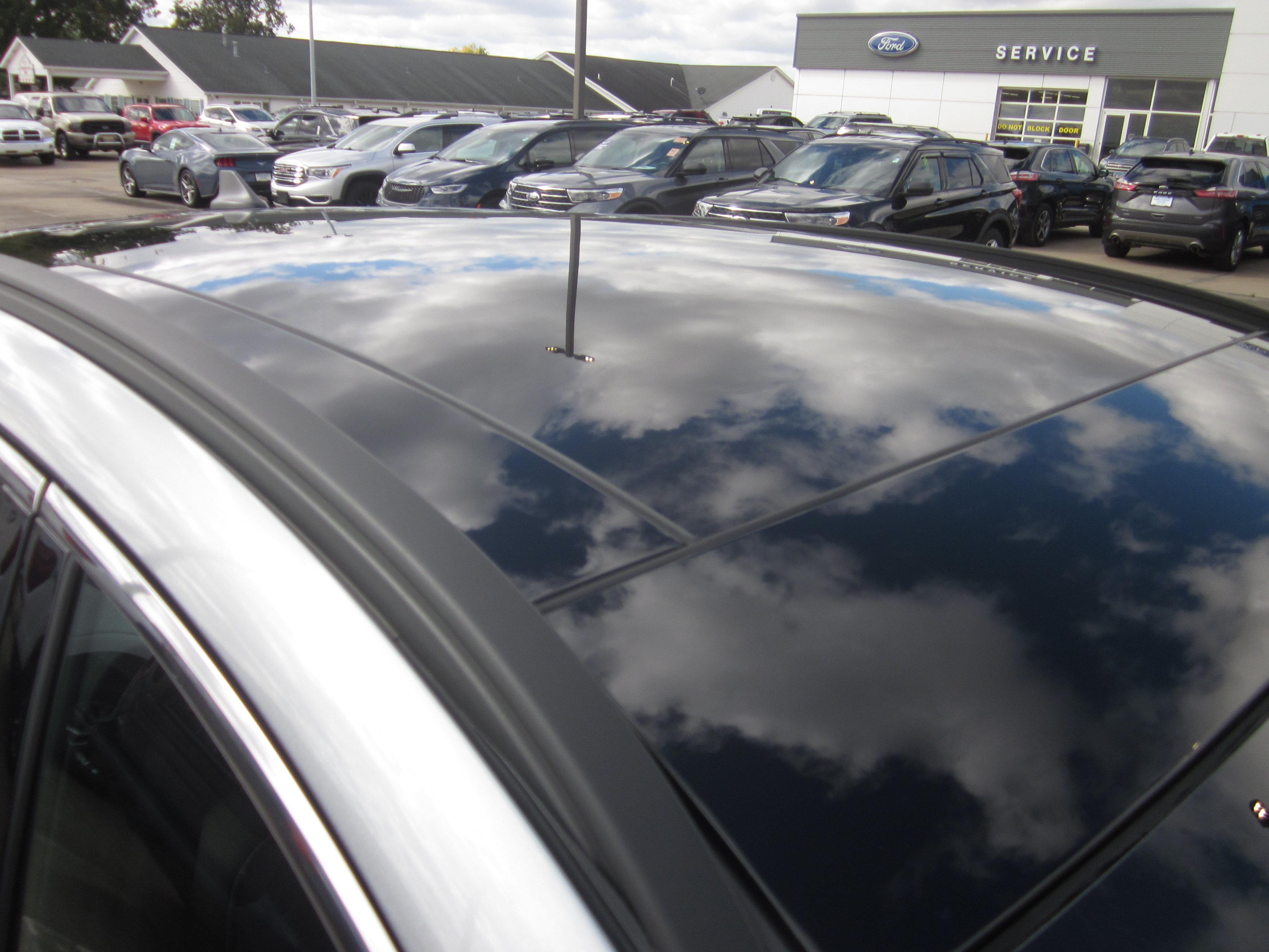 Used 2024 Ford Escape Platinum w/ Class II Trailer Tow Package AWD/4WD image 9