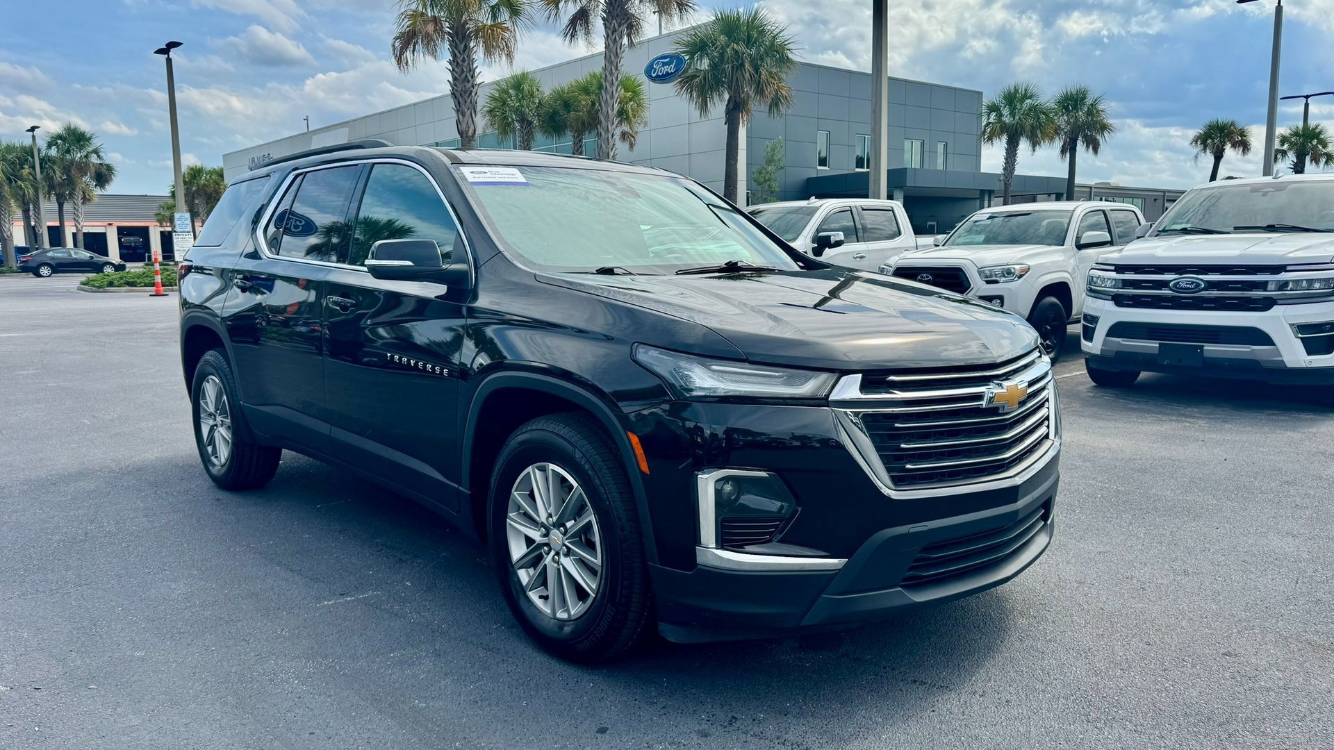 Used 2022 Chevrolet Traverse LT