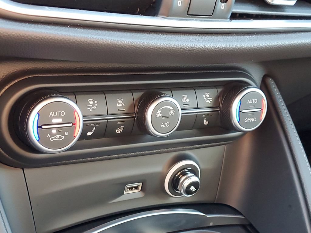 Used 2024 Alfa Romeo Stelvio Sprint AWD/4WD image 32