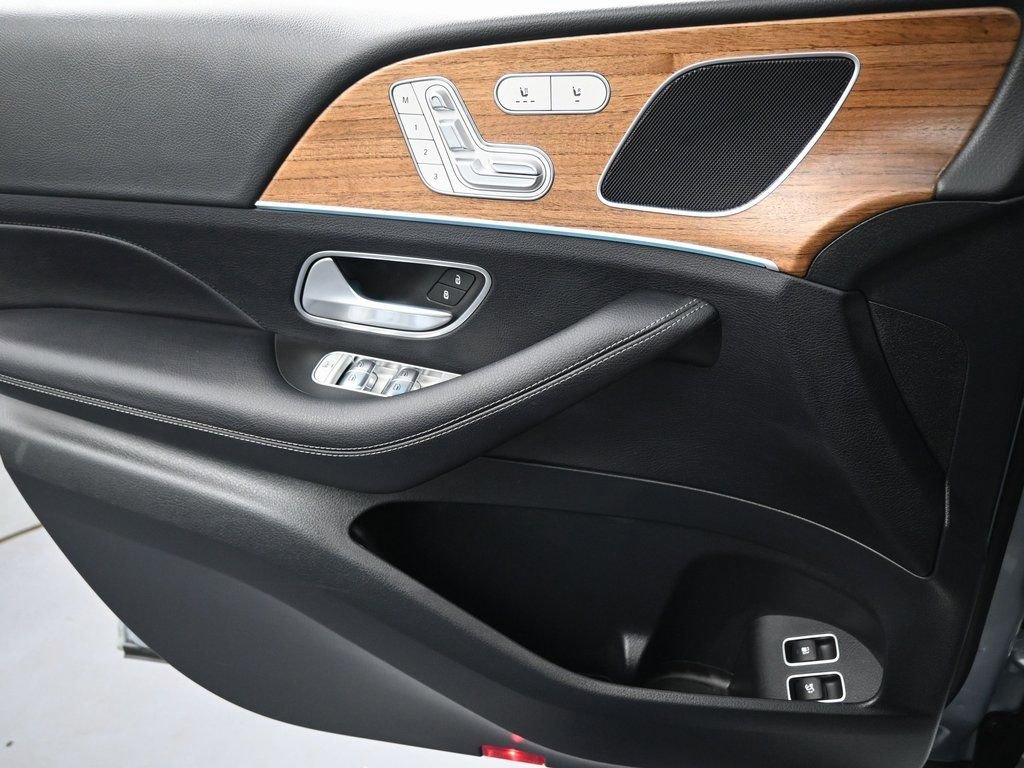 Used 2025 Mercedes-Benz GLE 450e GLE 450e w/ Winter Package image 27