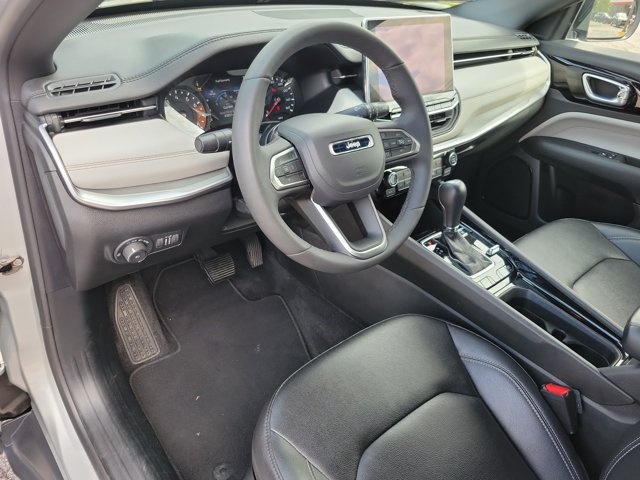 Used 2025 Jeep Compass Limited AWD/4WD image 4