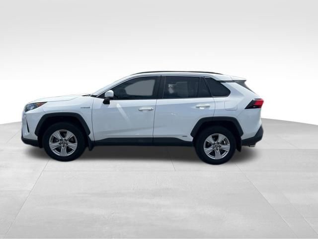 Used 2021 Toyota RAV4 LE AWD/4WD image 4