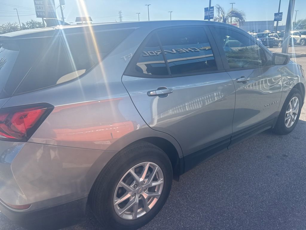 Used 2023 Chevrolet Equinox LS w/ LS Convenience Package image 3