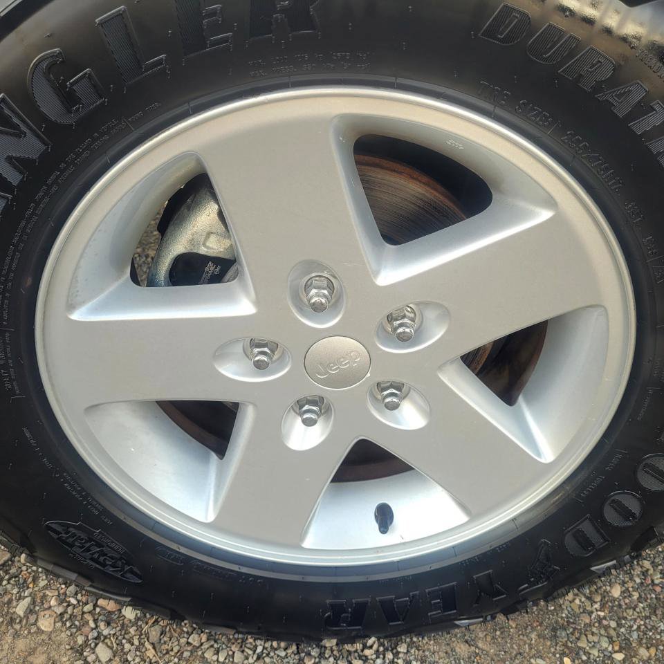 Used 2015 Jeep Wrangler Sport w/ Quick Order Package 24S AWD/4WD image 39