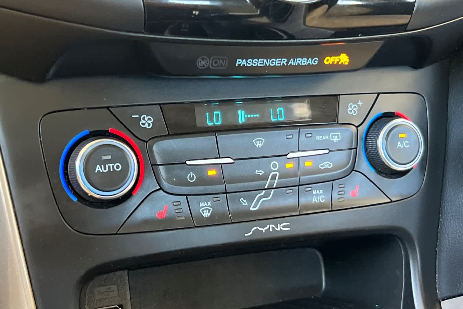 Used 2016 Ford Focus Titanium FWD image 21