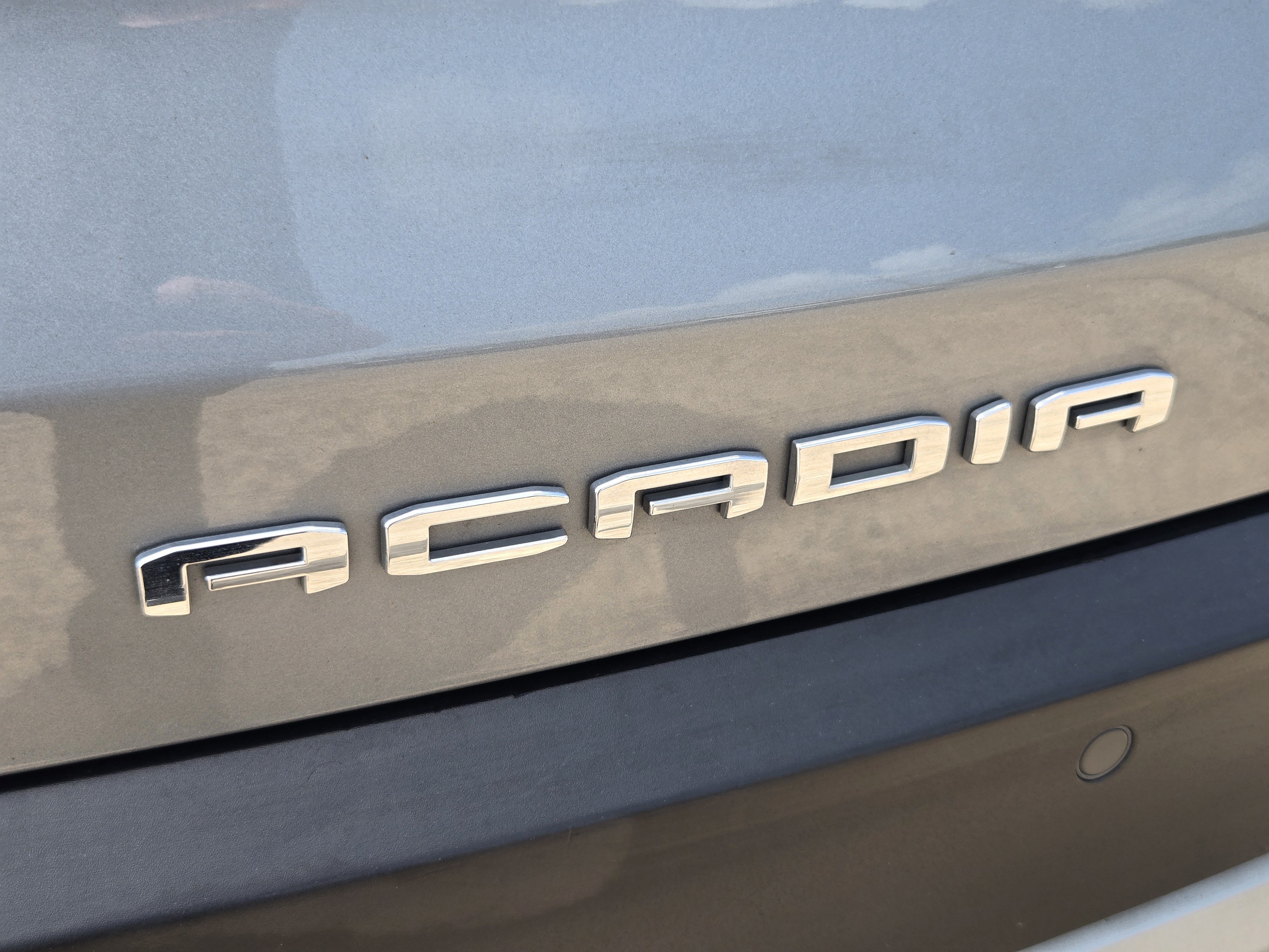 Used 2023 GMC Acadia SLE w/ Driver Convenience Package FWD image 8