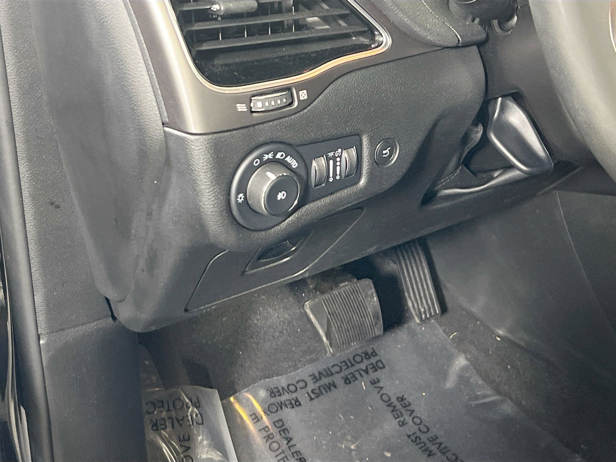 Used 2022 Jeep Cherokee Limited image 10