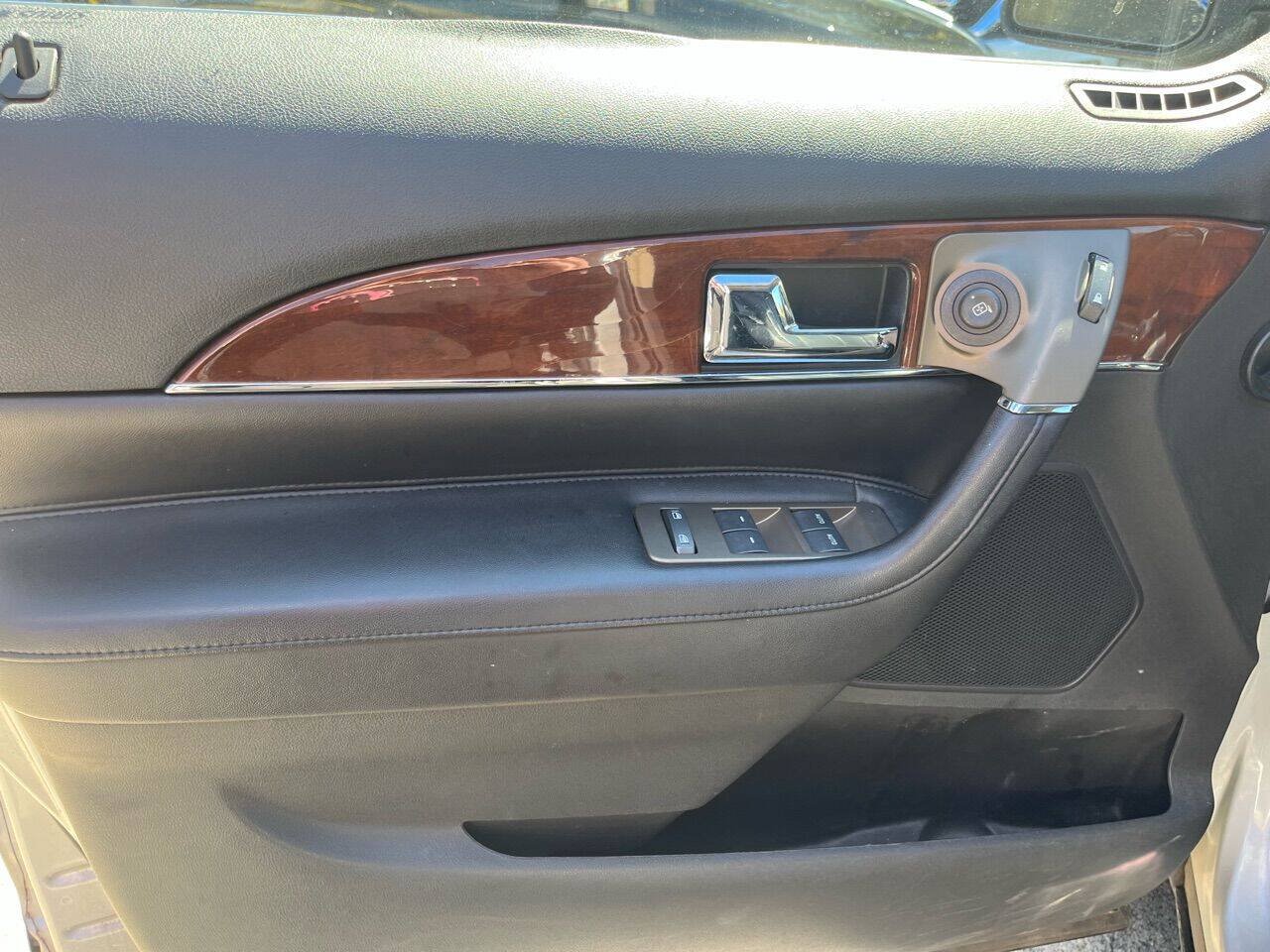 Used 2013 Lincoln MKX FWD image 10