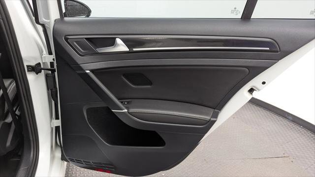 Used 2018 Volkswagen Golf R 4-Door AWD/4WD image 19