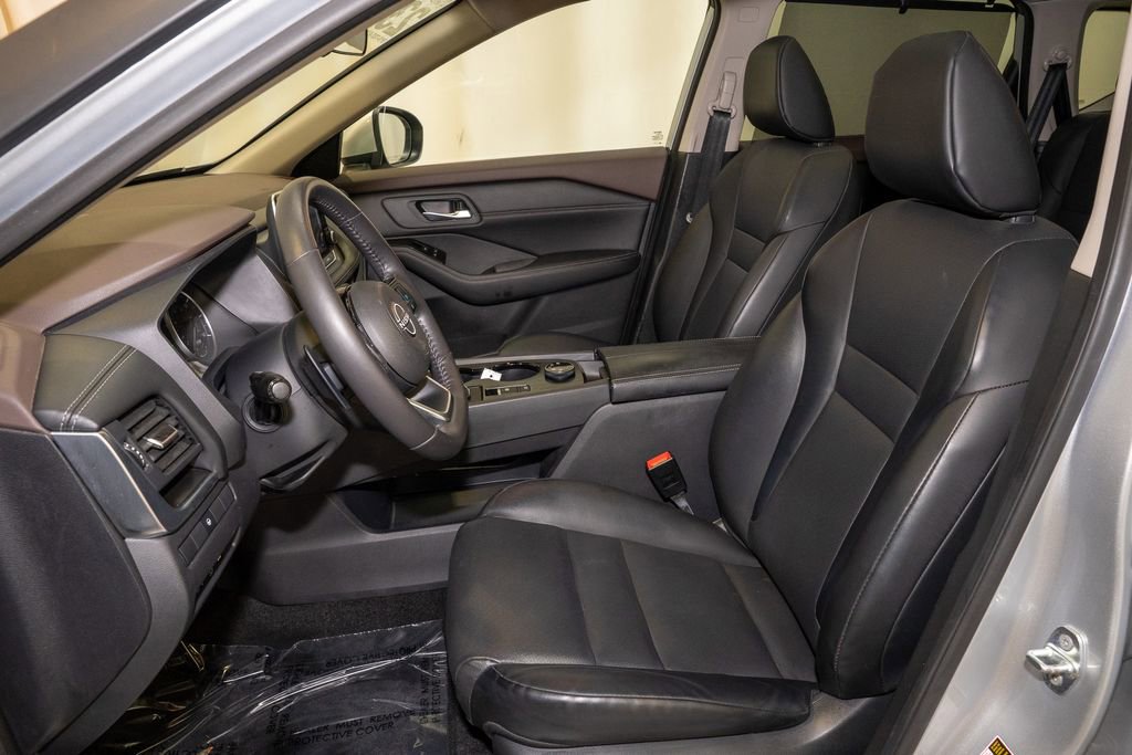 Used 2023 Nissan Rogue SV w/ SV Premium B Package image 12