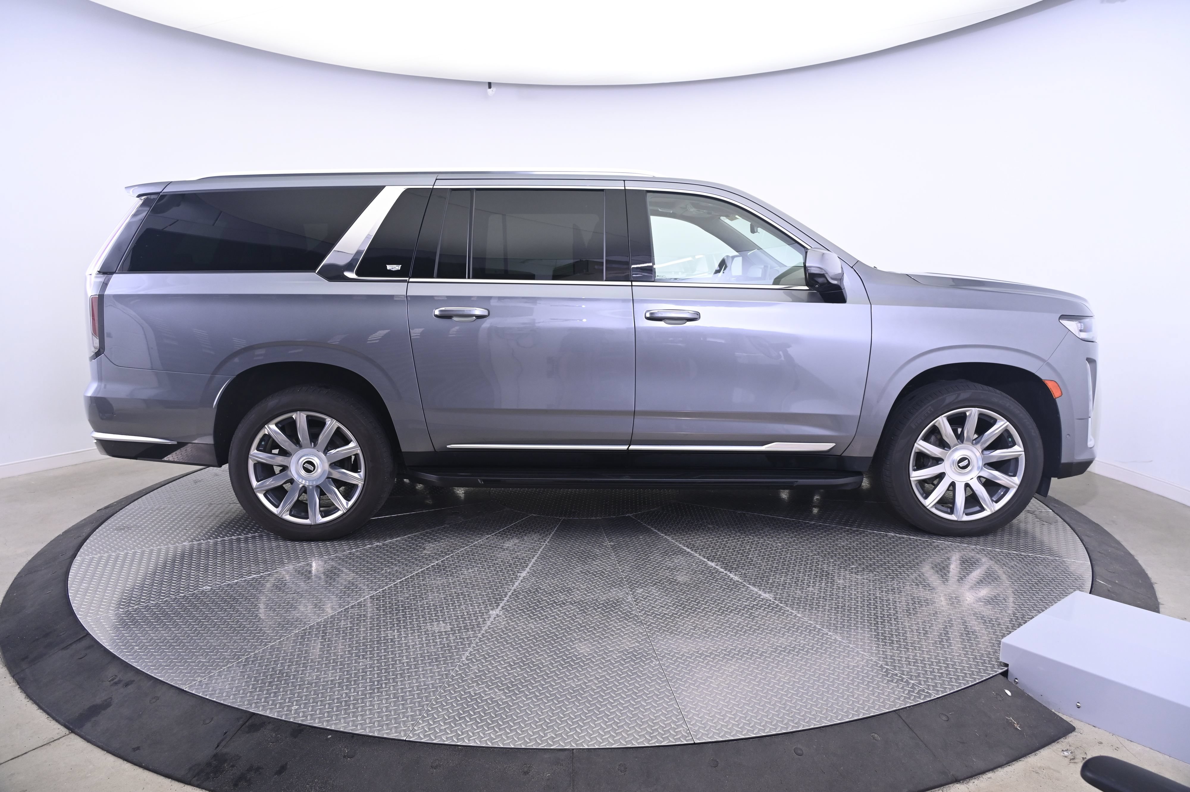 Used 2022 Cadillac Escalade ESV Premium Luxury Platinum AWD/4WD image 8